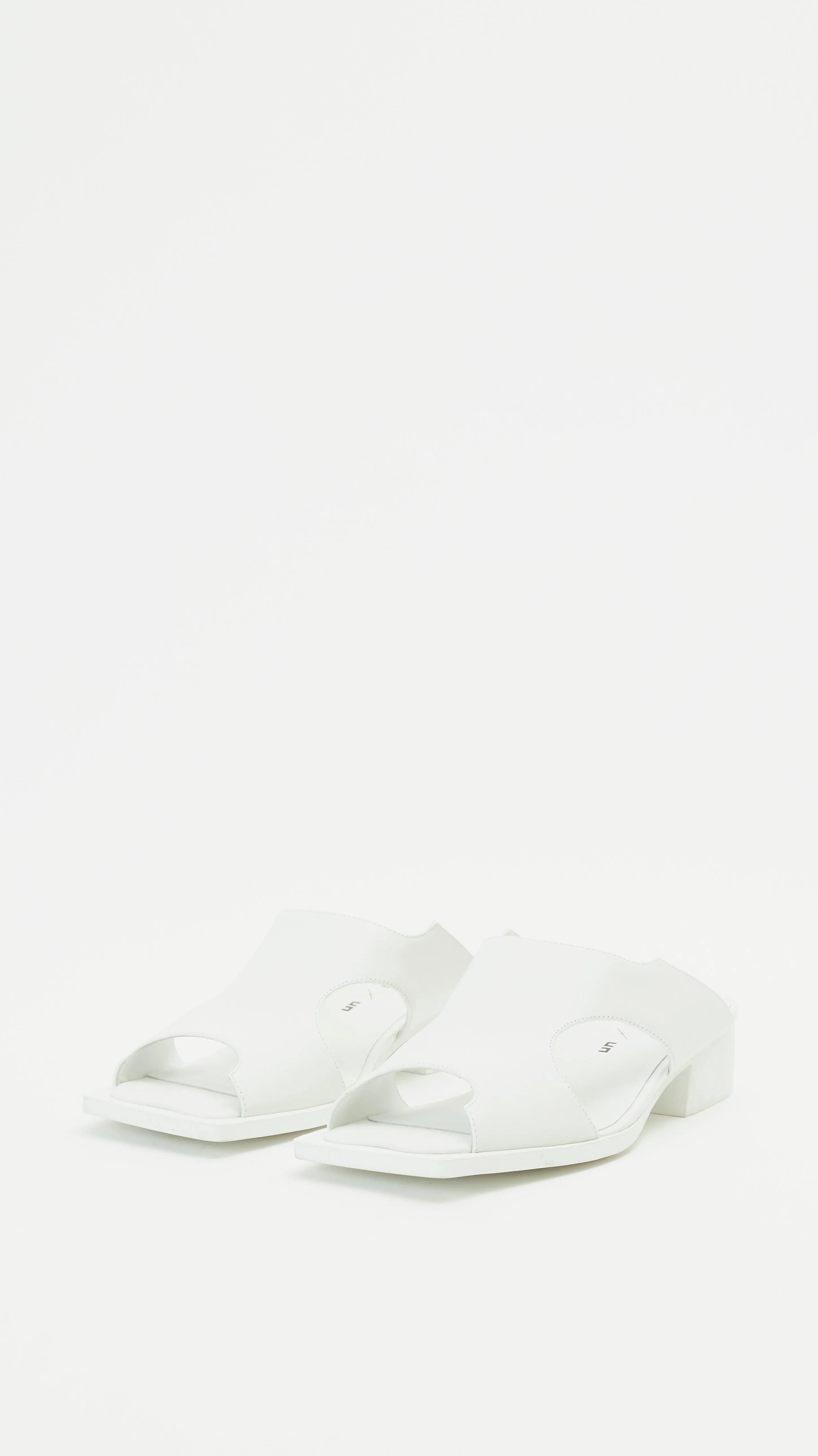 Fin Shoe in White