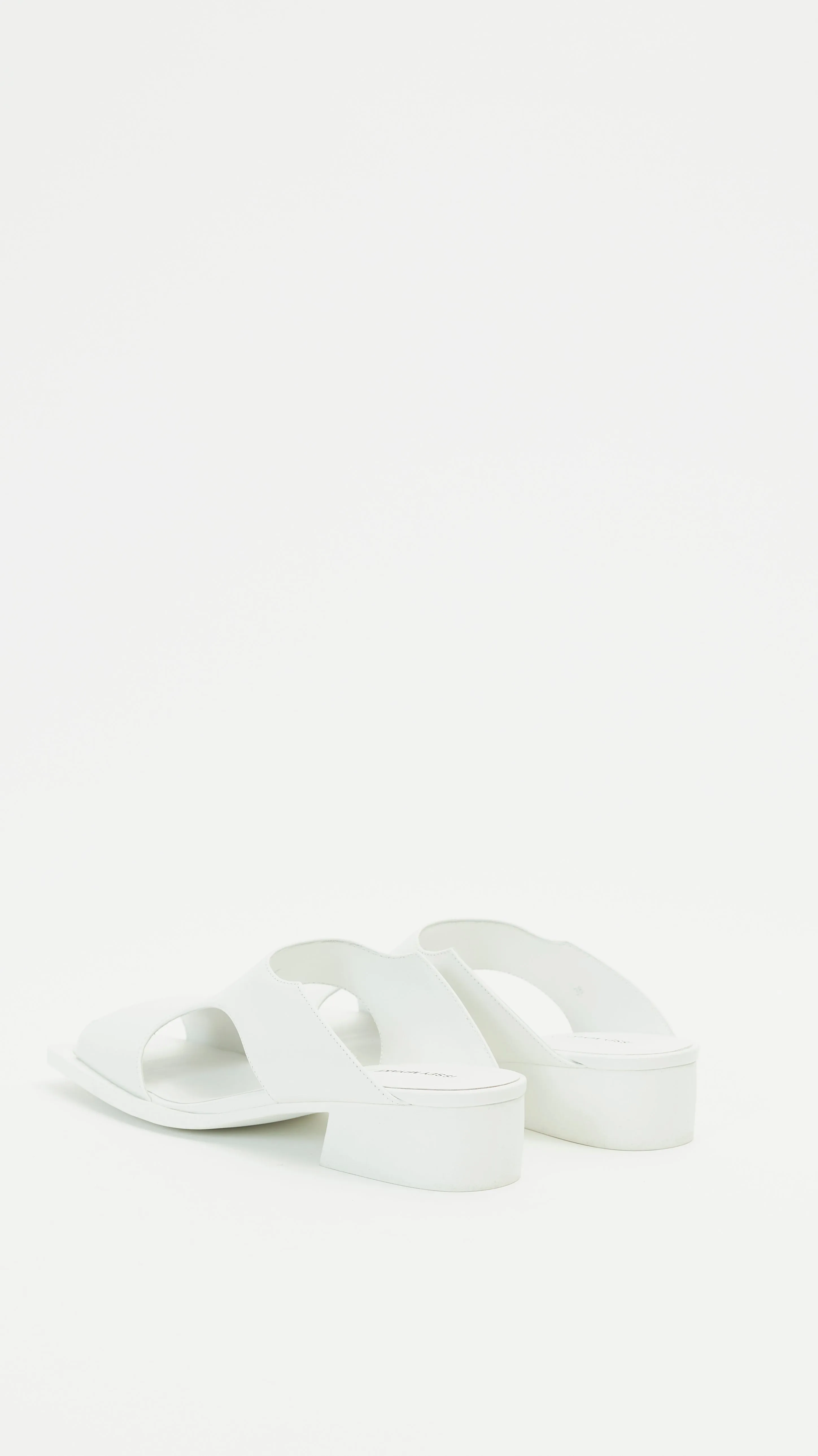 Fin Shoe in White
