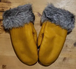 Mittens (small); by Caroline Lackey
