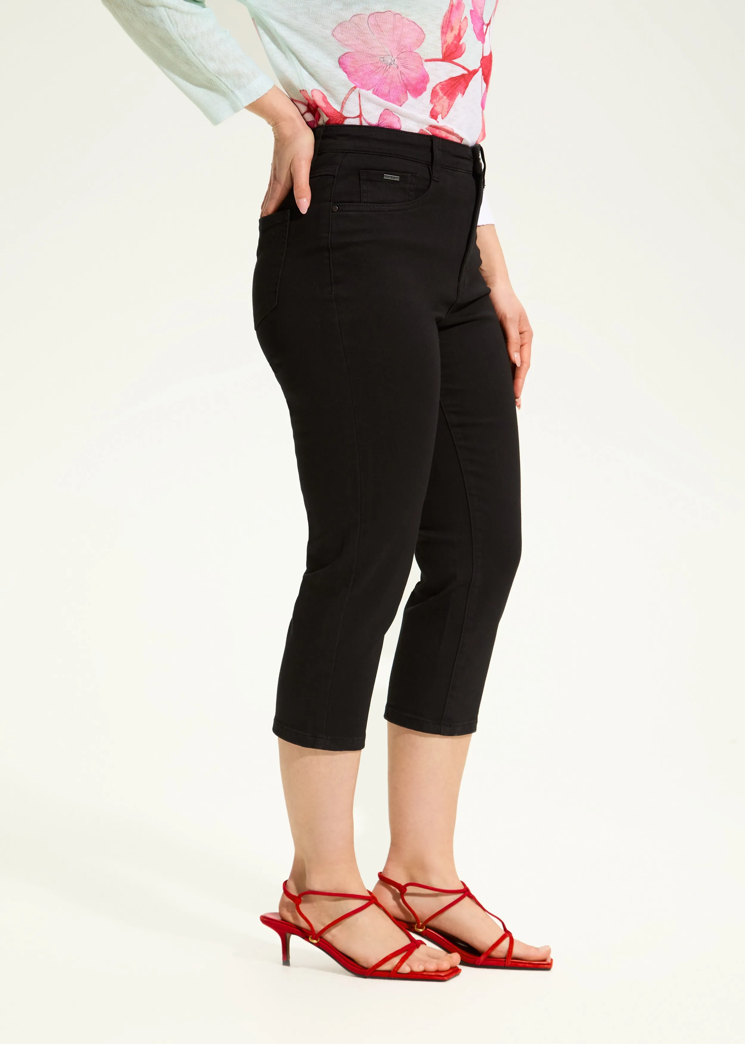 Suzanne Capri, Black