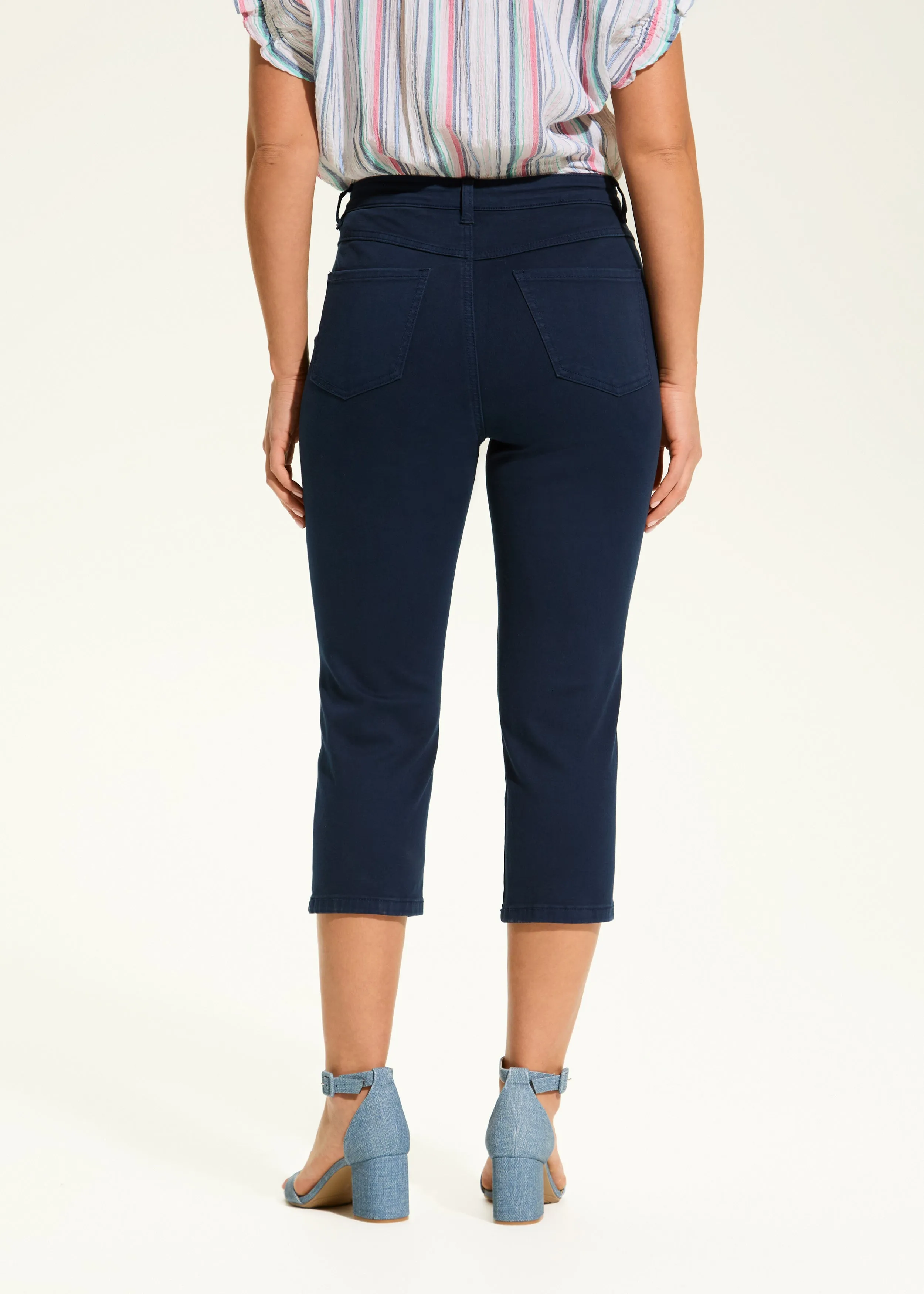 Suzanne Capri, Navy